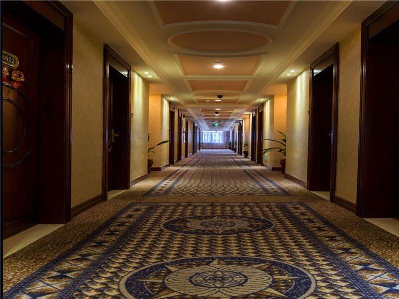Vienna Hotel In Pinghu Square Шэньчжэнь Экстерьер фото
